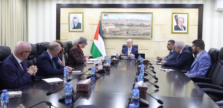 رئيس الوزراء الفلسطيني لوفد بريطاني: إسرائيل تُسرّع تقويض حل الدولتين ونطالب بضغط دولي عاجل