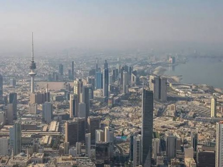 الكويت: نتصدى لهجمات صاروخية وطائرات مسيرة