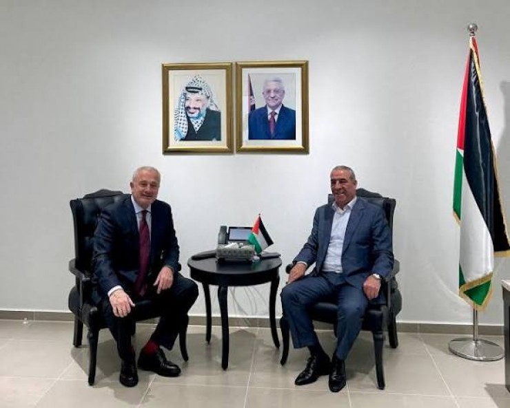 حسين الشيخ يبحث مع السفير الروسي آخر المستجدات الفلسطينية