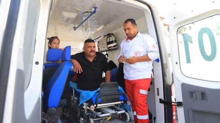 الهلال الأحمر:  إجلاء 23 مريضا و 60 مرافقا من غزة عبر معبر رفح البري