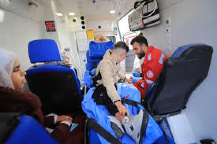 غزة: إجلاء 34 مريضا للعلاج عبر معبر رفح، والصحة تعلن تراجع أعداد المسموح لهم بالسفر