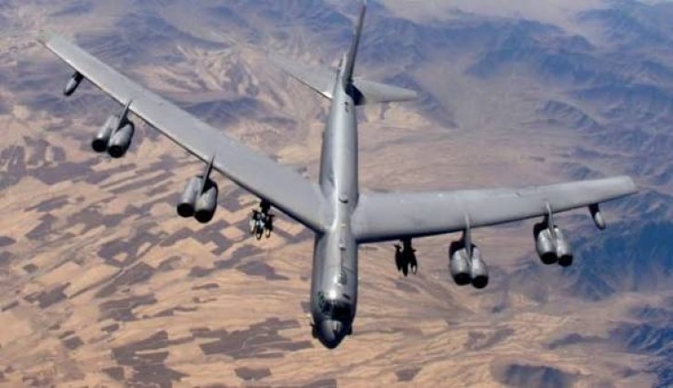 تحطم قاذفة قنابل من طراز بي-52 تابعة للجيش الأمريكي بعد إقلاعها