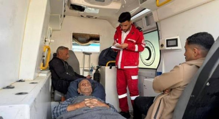 الهلال الأحمر: إجلاء 30 مريضًا من غزة عبر معبر رفح لتلقي العلاج في الخارج
