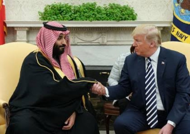 تحقيق يكشف صدام سعودي أمريكي وضغوط خليجية تُعلق العملية العسكرية في هرمز