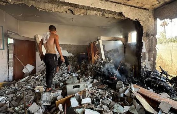 شهيد في قصف الاحتلال منزلا في مخيم المغازي وسط قطاع غزة