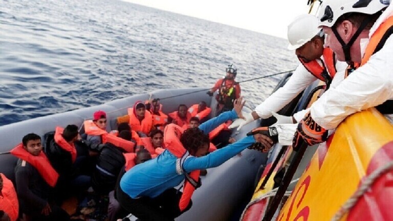 وصول أكثر من 800 مهاجر إلى إيطاليا