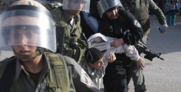 الاحتلال الإسرائيلي يعتقل ثلاثة شبان من حزما بينهم شقيقان