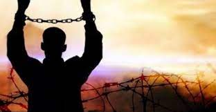 الاحتلال يفرج عن الأسير فادي موقدي بعد 17 عاما ونصف العام من الاعتقال