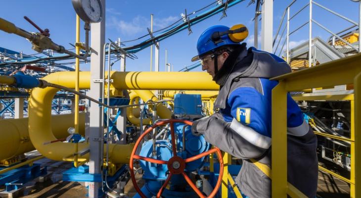 المفوضية الأوروبية تنفي فرض حظر إمدادات الغاز الروسي