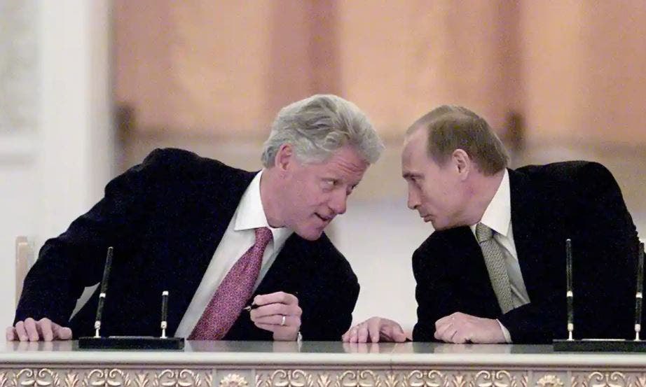 بيل كلينتون: عرضت على بوتين ويلتسين انضمام روسيا إلى 