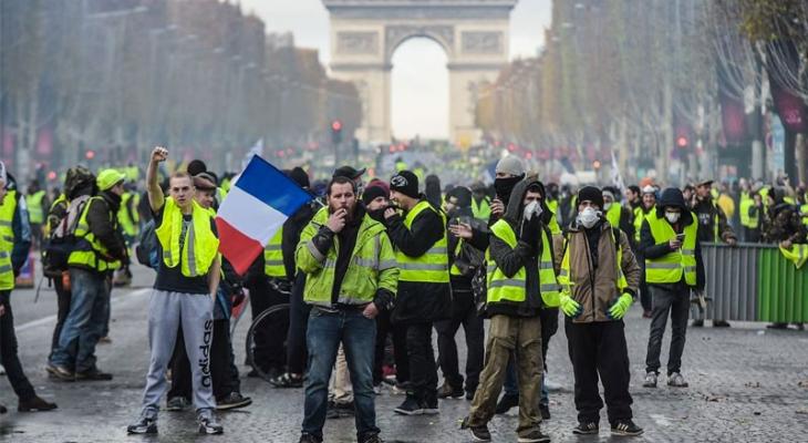 فرنسا.. مظاهرات للمطالبة بالإطاحة بالرئيس 