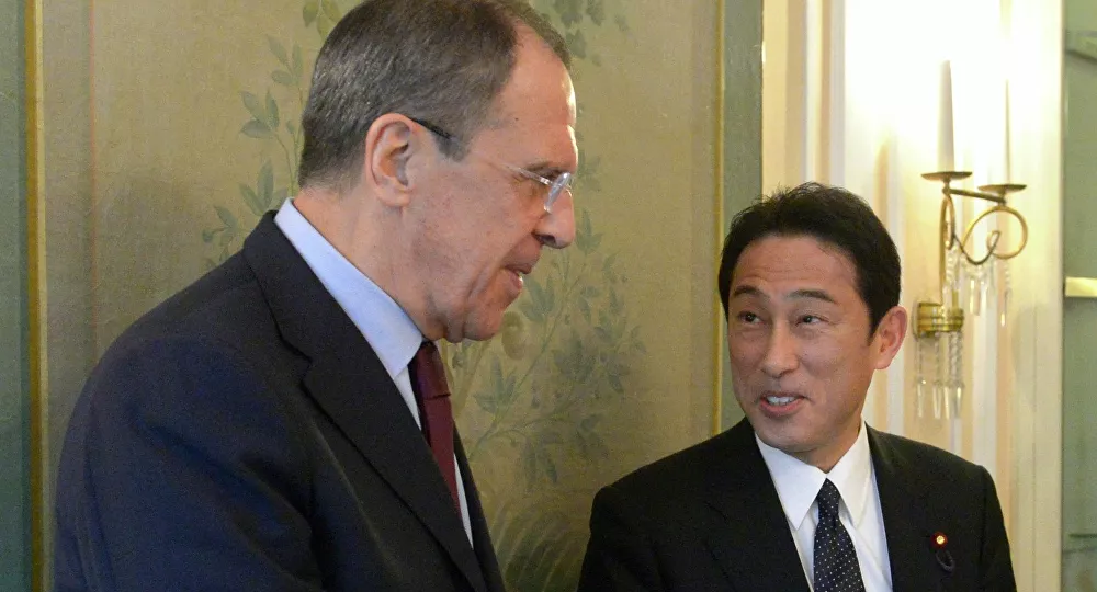 الحكومة اليابانية تستقيل وفوميو كيشيدا رئيسا جديدا للوزراء