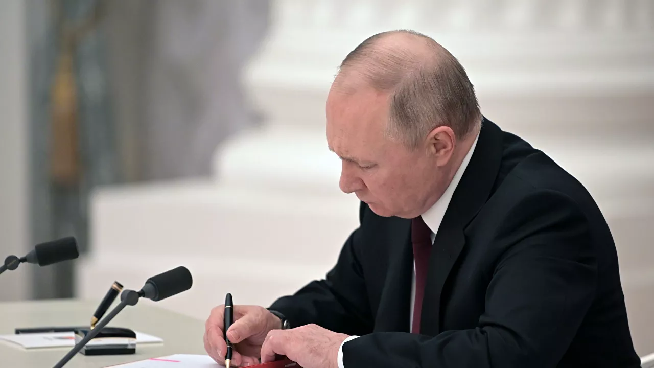 بوتين يوقع قانونا يضع مسؤولية جنائية على دعوات فرض عقوبات ضد روسيا