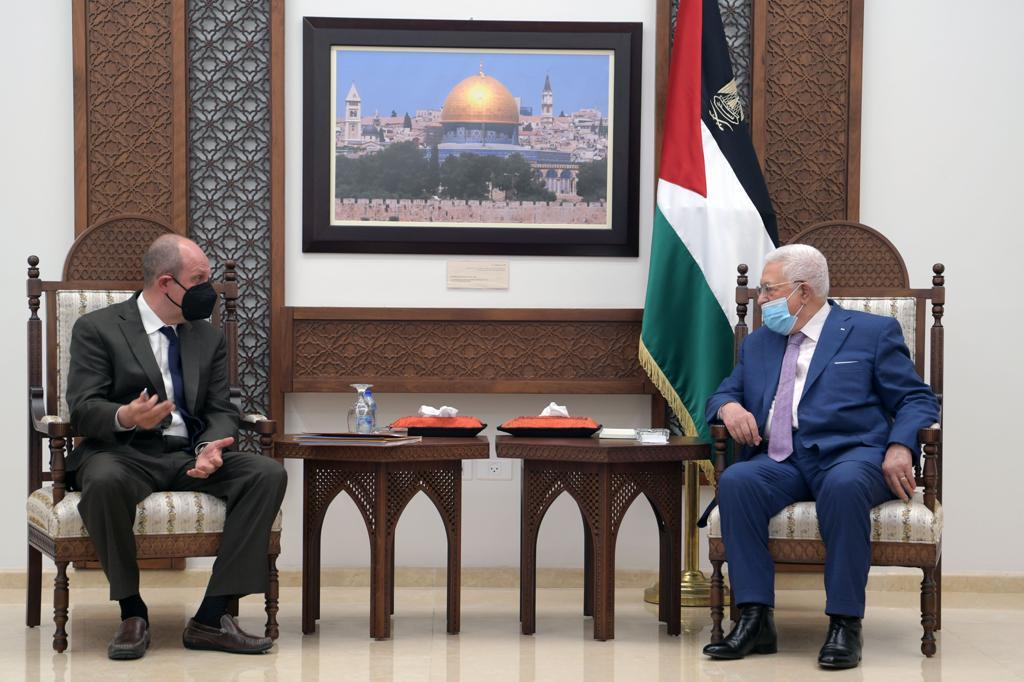 الرئيس عباس يستقبل المبعوث الأميركي هادي عمرو