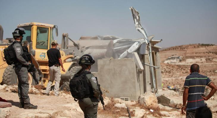 الاحتلال يهدم أربعة مساكن ويجرف أرضاً جنوب الخليل