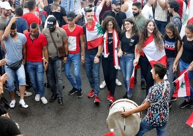 لبنانيون يحتجون على تردي الأوضاع المعيشية شمال البلاد