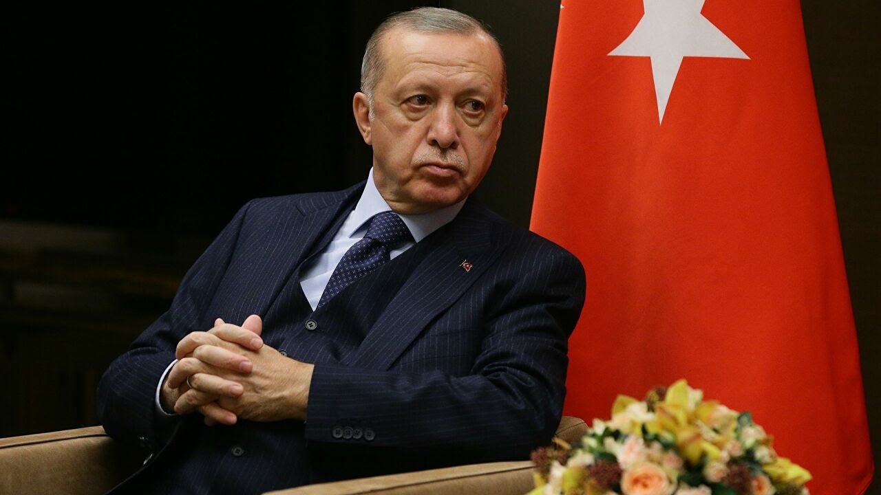 أردوغان يقيل وزير المالية التركي على خلفية انهيار الليرة ويعين خلفا له