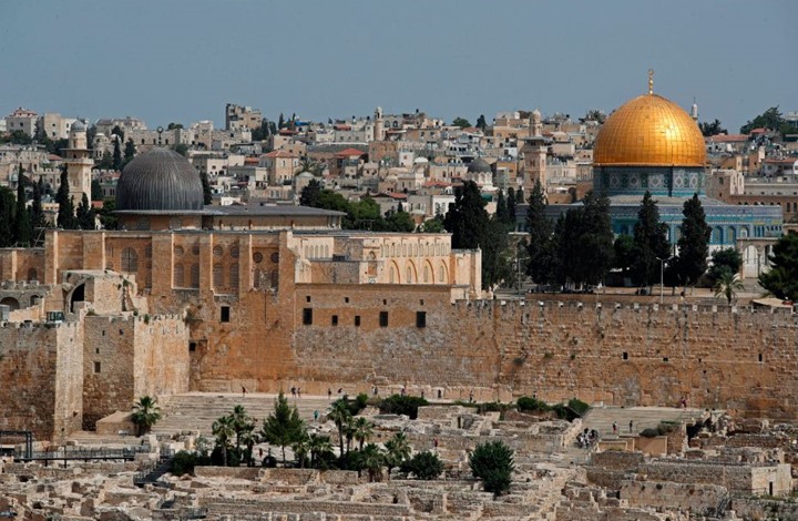 الحسيني يطلع البنك الاسلامي للتنمية على احتياجات مدينة القدس