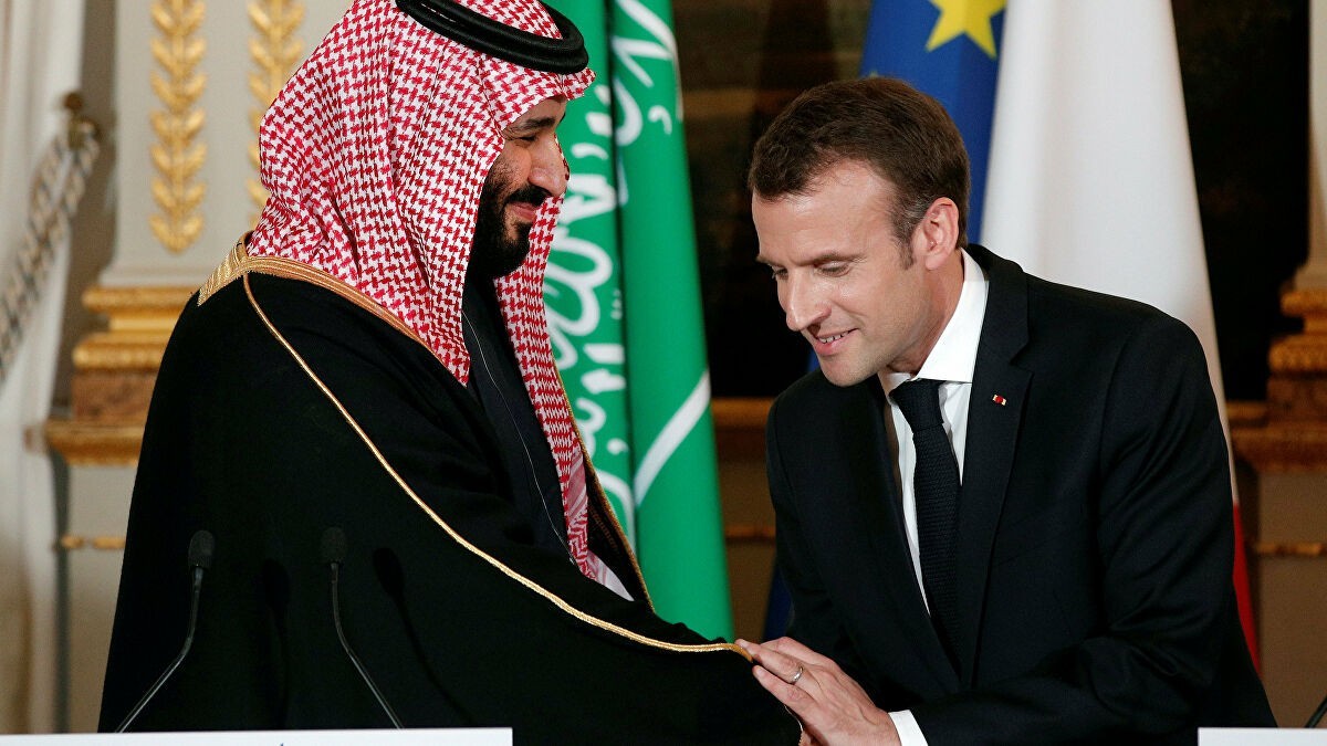 ولي العهد السعودي يجري اتصالاً هاتفياً بالرئيس الفرنسي