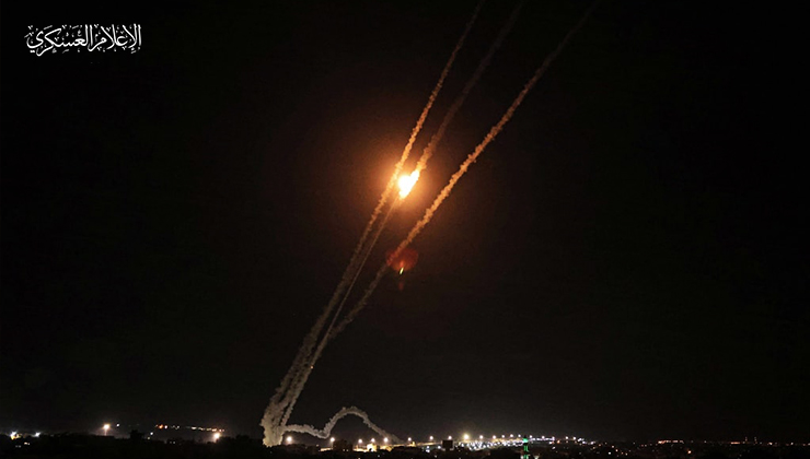 القسام يعلن إطلاق 50 صاروخاً
