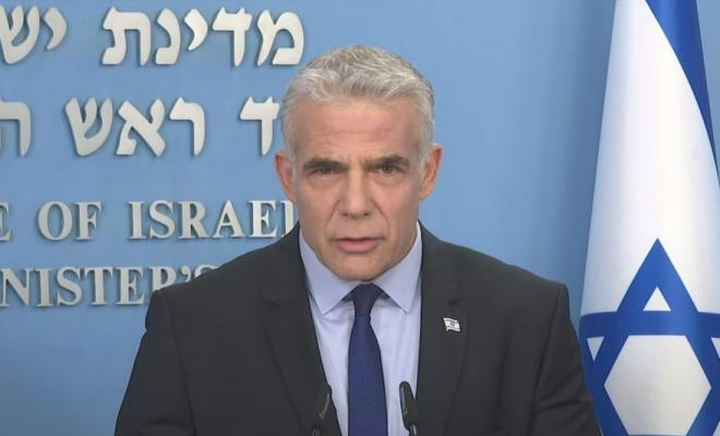 لابيد: إسرائيل غير معنية بمعركة واسعة مع غزة
