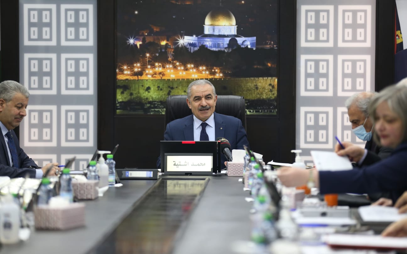 مجلس الوزراء يتخذ قرارات هامة.. إعفاء الحاصلين على موافقات لم الشمل بغزة من رسوم المعاملات من بينها !