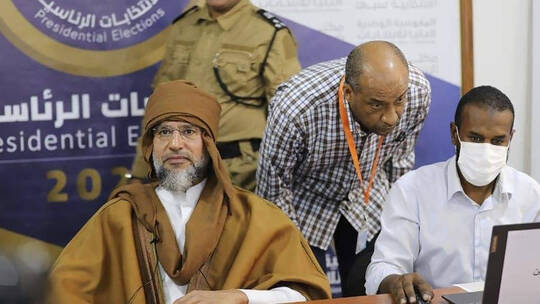  إعلام ليبي: النيابة العسكرية تطالب مفوضية الانتخابات بتعليق ترشح حفتر والقذافي