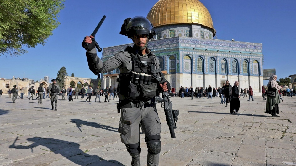 وزير إسرائيلي يوصي الشرطة بالامتناع عن اقتحام المسجد الأقصى