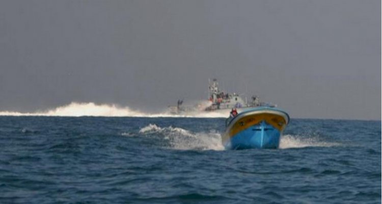 الاحتلال الإسرائيلي يطلق الرصاص على مراكب الصيادين في بحر مدينة غزة