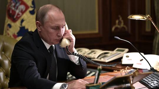بوتين يبحث مع ماكرون التصعيد حول أوكرانيا
