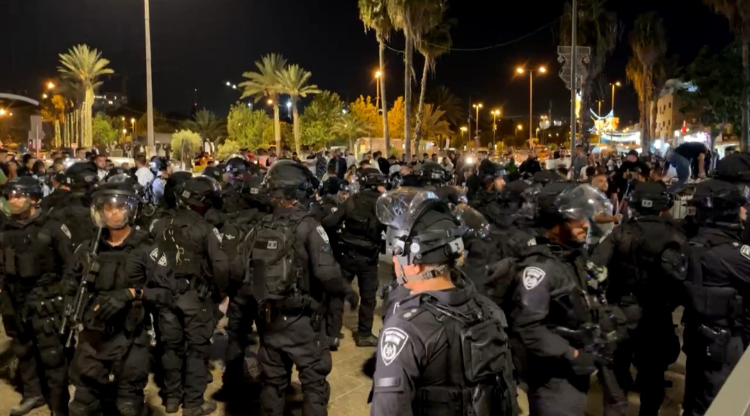 القدس: الاحتلال يصيب ويعتقل عدداً من المواطنين في محيط باب العامود