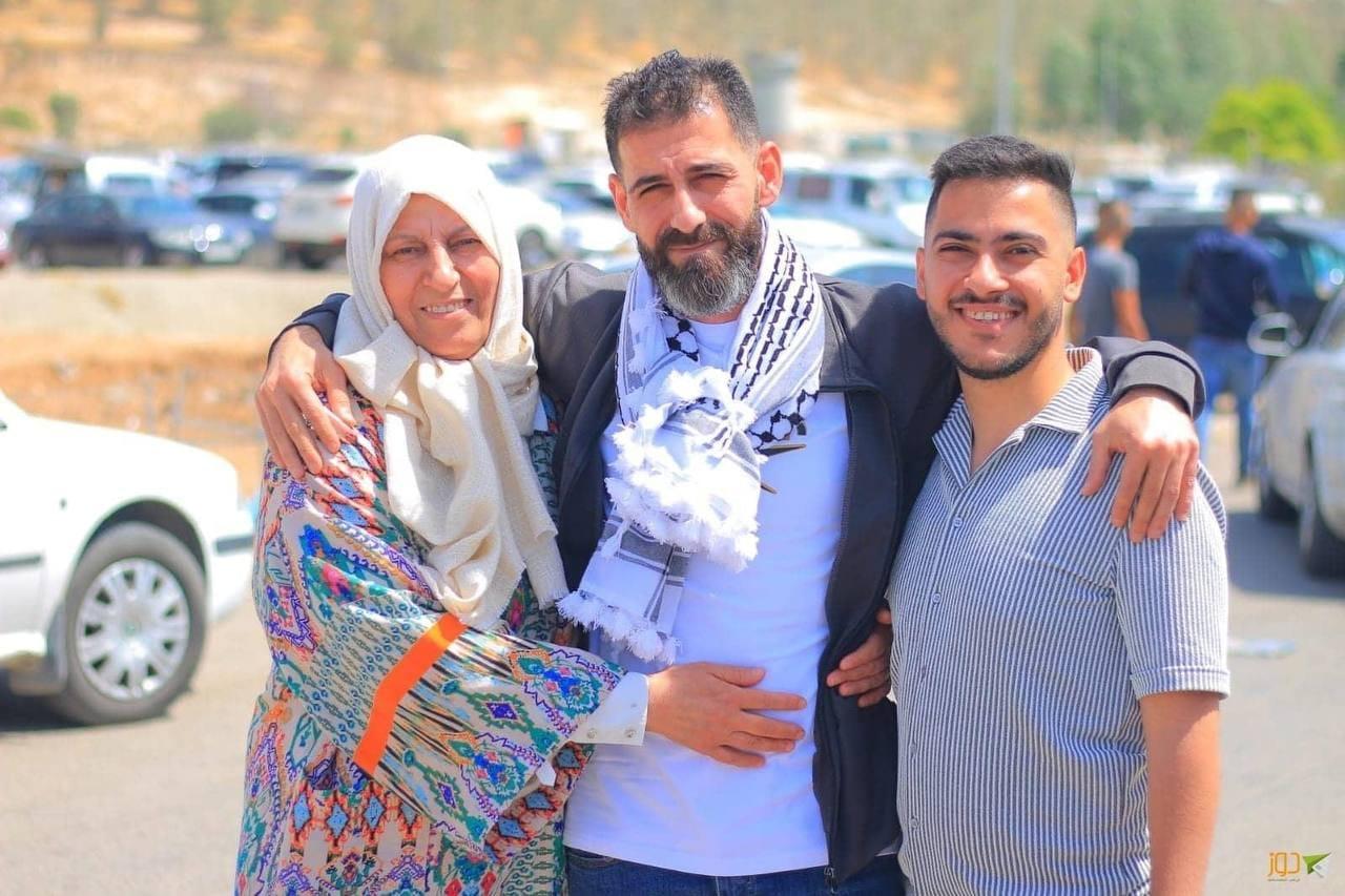 الأسير فادي أبو علي يتنسم الحرية بعد 20 عاما في الأسر