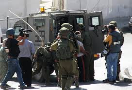 حملة اعتقالات ومداهمات لقوات الاحتلال في عدّة مناطق بالضفة