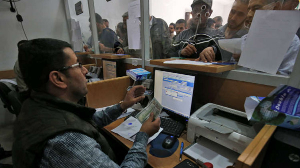 التنمية بغزة: من يحصل على تصريح عمل في إسرائيل يتم رفعه من المنحة القطرية