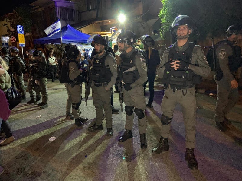القدس: إصابة مواطنين برصاص الاحتلال خلال مواجهات في الشيخ جراح 