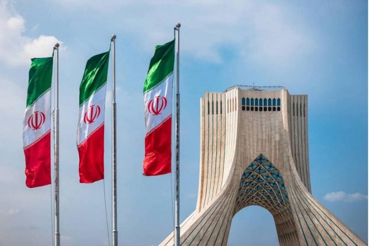 كبير المفاوضين الإيرانيين يجري محادثات مع ممثلي الترويكا الأوروبية في فيينا