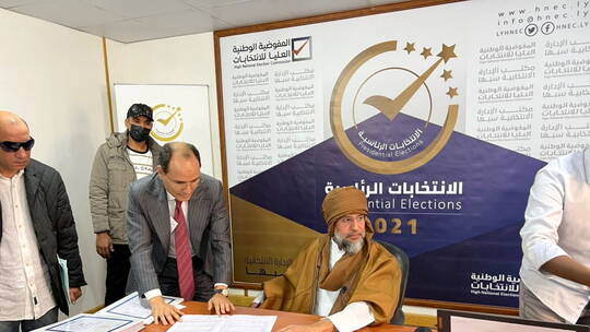 سيف الإسلام القذافي يجدد دعوته لليبيين لاستلام بطاقاتهم الانتخابية
