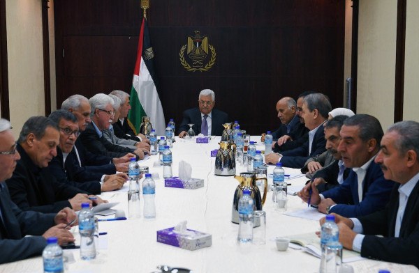 عريقات: اجتماع اللجنة المركزية يوم الخميس سيناقش آخر ما توصلت إليه اللقاءات مع حركة حماس 