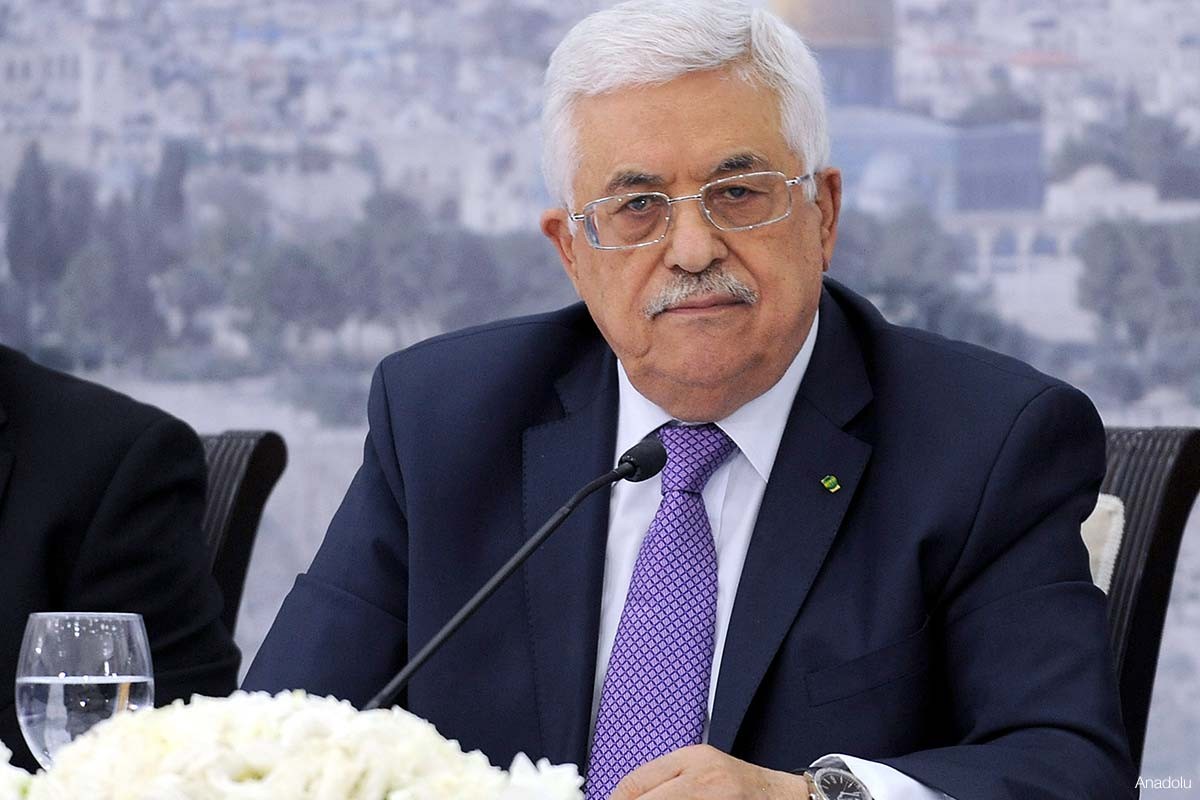 الرئيس عباس يتلقى اتصالا هاتفيا من الاخضر الابراهيمي