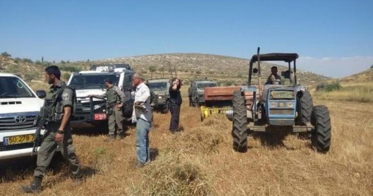 الاحتلال يستولي على جرارين زراعيين وصهريجين وشاحنة في الأغوار