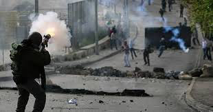  وسط مواجهات..   الاحتلال يطلق الرصاص صوب مدرستين في برقة شمال غرب نابلس 