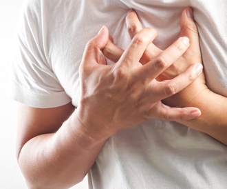 احذر منها.... ثلاثة أعراض تنذر بأن قلبك في خطر