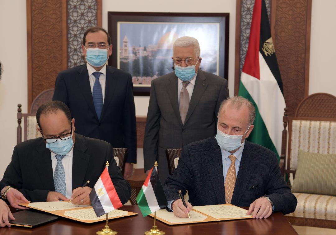 الرئيس عباس يستقبل وزير البترول المصري برام الله