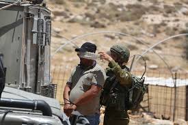 طوباس: الاحتلال الإسرائيلي يعتقل أسيرا محررا من بلدة طمون