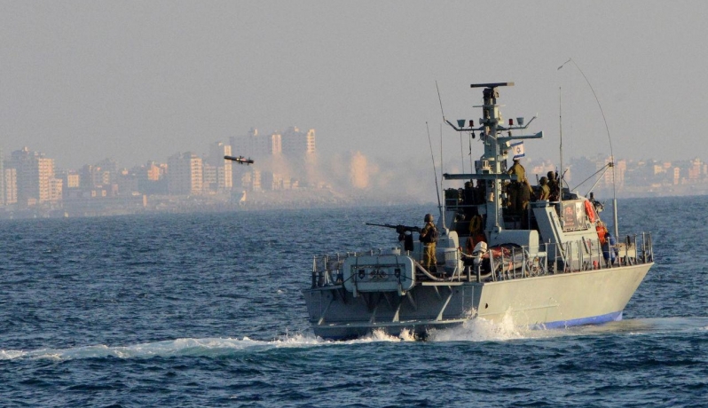بشكل يومي.. زوارق الاحتلال الإسرائيلي تهاجم مراكب الصيادين قبالة بحر مدينة غزة  