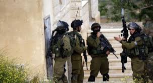 القدس: الاحتلال الإسرائيلي يقتحم منزل محافظ القدس ويعتقل ابن شقيقه