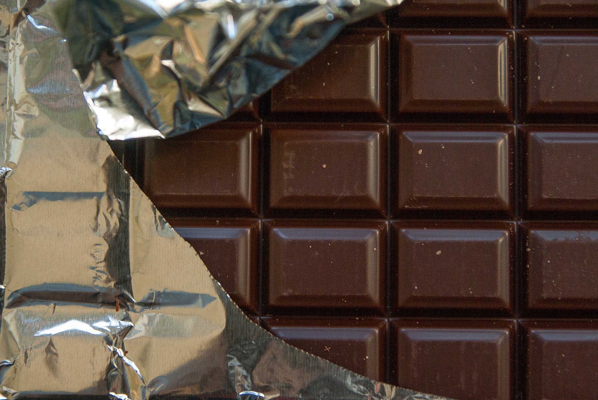 تعرف على علاقة الشوكولاتة بالصداع النصفي!