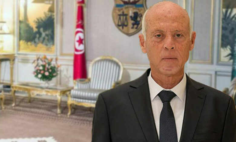 الرئيس التونسي يعزر صلاحياته القضائية ويعزل نحو 60 قاضياً