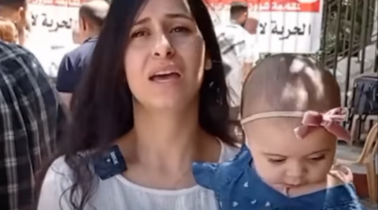 فيديو- زوجة الأسير جيفارا النمورة تضرب عن الطعام