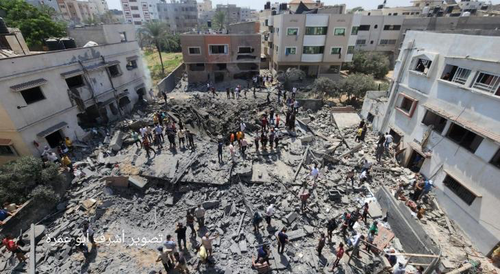طائرات الاحتلال تدمر منزلًا لعائلة 
